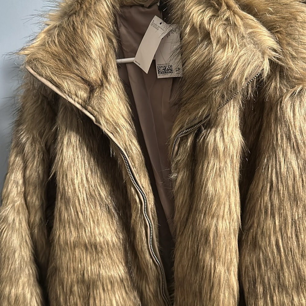 Fluffy jacket - Picture 7 of 9
